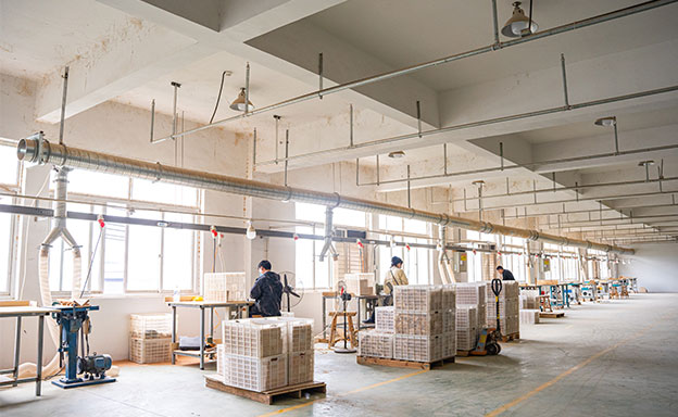 Woodworking processing center, polishing  and chamfering.