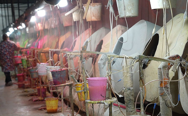 Automatic roller painting process provides 360-degree uniform coloring, allowing products to have ri